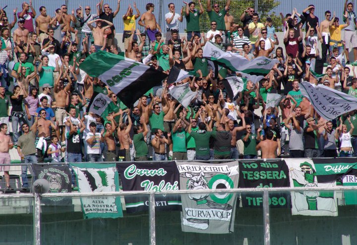 curva-volpi-ultras-chieti.jpg