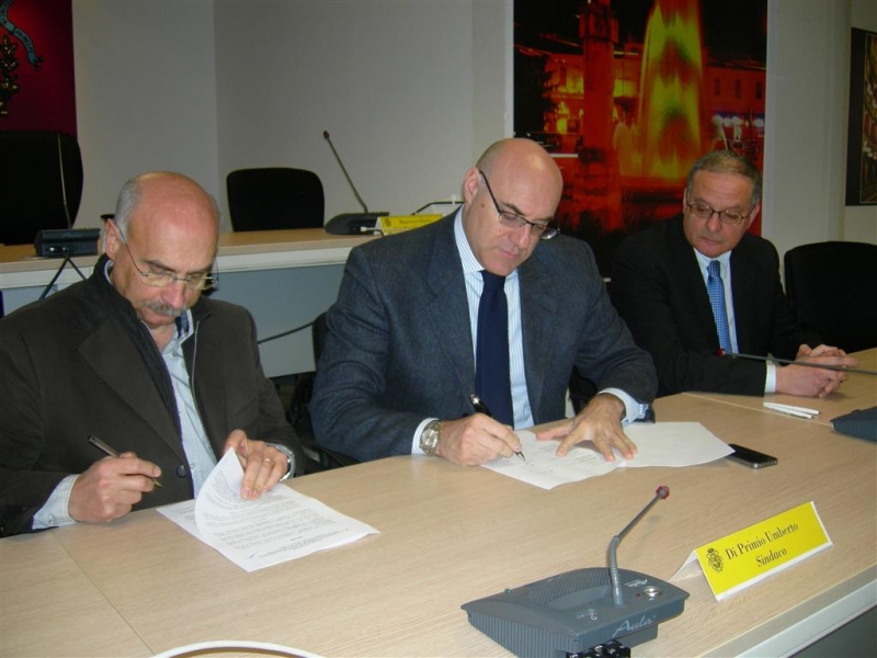 Firma-accordo-Comune-con-Camera-di-Commercio-1.JPG