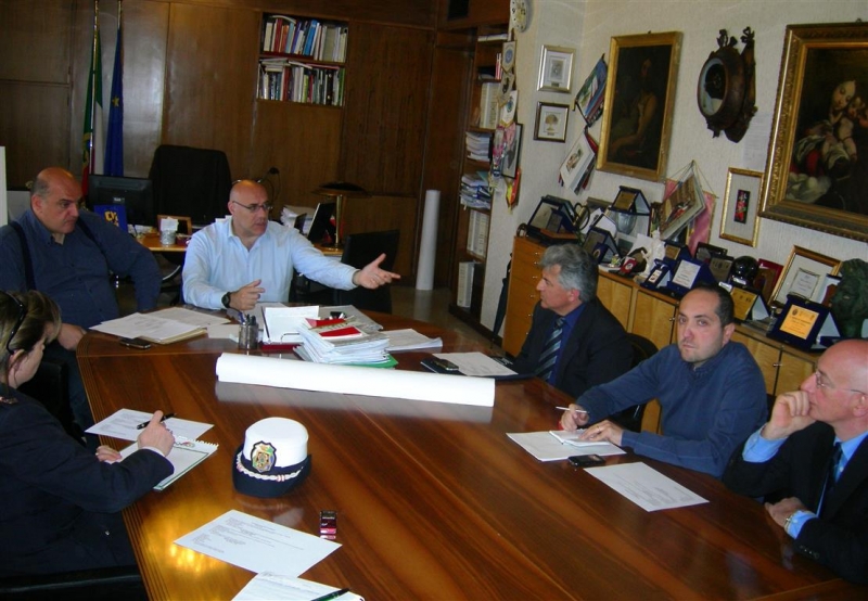 foto-2-riunione-lavori-pubblici-stradali-urgenti-(Medium).JPG