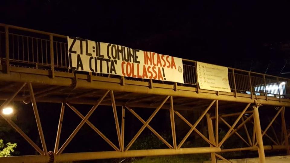 Striscione-Casapound-Ztl.jpg