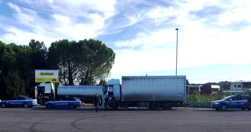 Polizia-stradale-controlli-casello-A14-Chieti.jpg