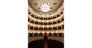 Chieti,-Teatro-Marrucino.jpg